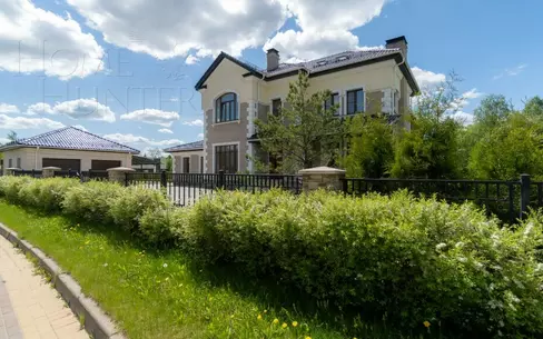 2-этажный коттедж 1 000 м² с отделкой