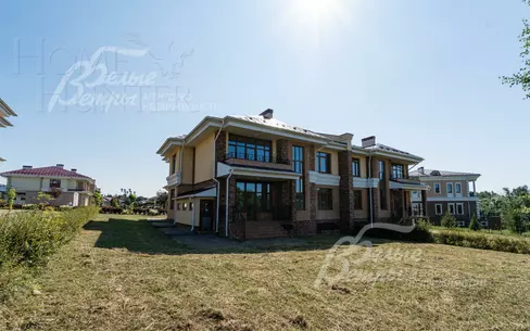 2-этажный таунхаус 435 м² без отделки