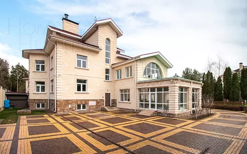 2-этажный коттедж 1 112 м² с отделкой