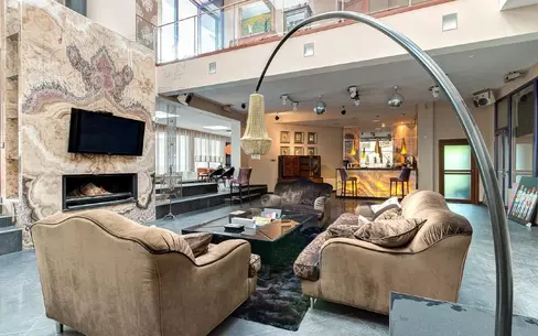 2-этажный коттедж 2 400 м² с отделкой