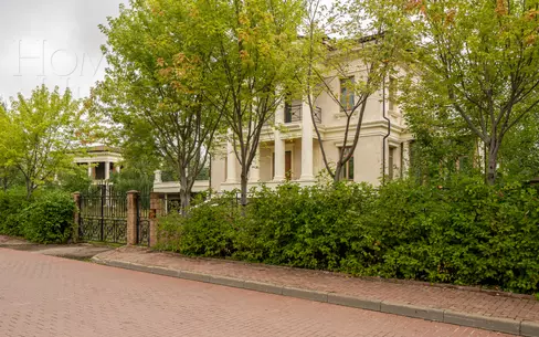 2-этажный коттедж 680 м² без отделки