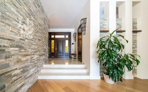 2-этажный коттедж 550 м² с отделкой