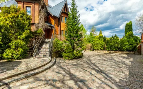 2-этажный коттедж 360 м² с отделкой