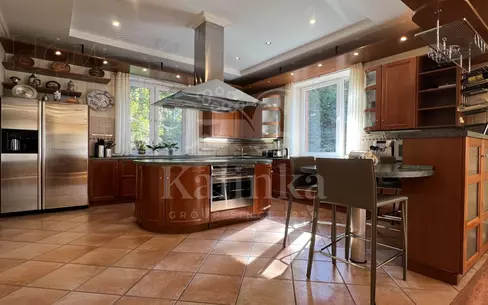 2-этажный коттедж 550 м² с отделкой