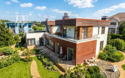 2-этажный коттедж 1 129 м² с отделкой