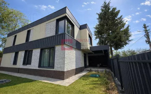 2-этажный коттедж 240 м² с отделкой