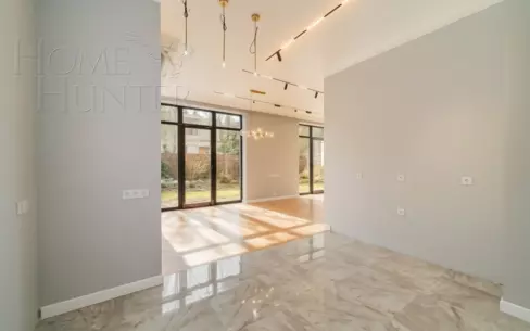 2-этажный коттедж 240 м² с отделкой