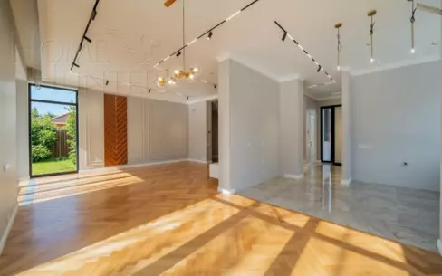 2-этажный коттедж 240 м² с отделкой