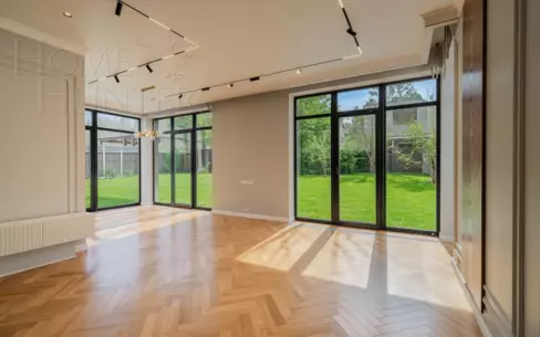 2-этажный коттедж 240 м² с отделкой