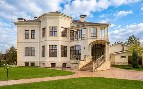 2-этажный коттедж 850 м² с отделкой