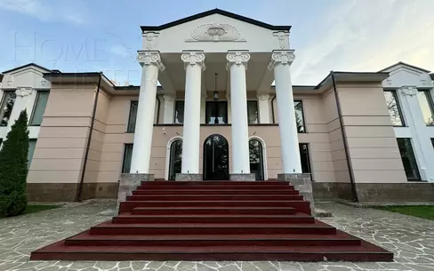 2-этажный коттедж 1 100 м² с отделкой