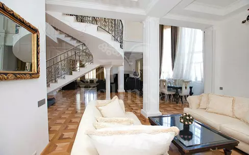 2-этажный коттедж 1 700 м² с отделкой