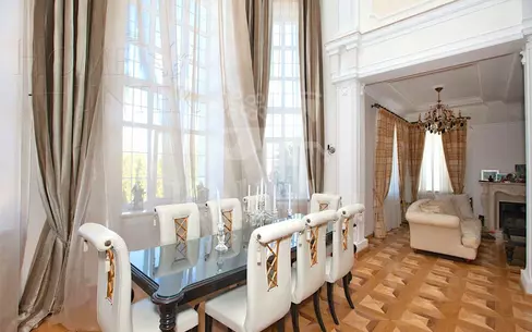 2-этажный коттедж 1 700 м² с отделкой