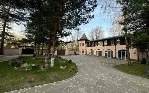 2-этажный коттедж 1 100 м² с отделкой