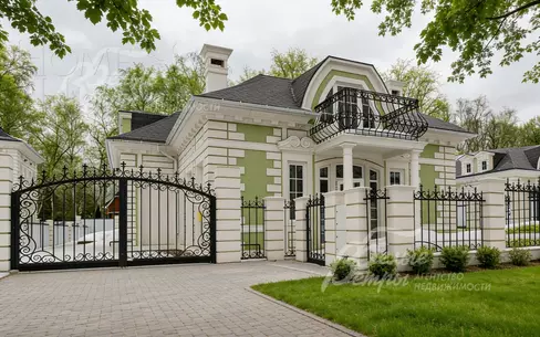 2-этажный коттедж 240 м² без отделки