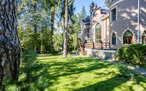 2-этажный коттедж 1 000 м² с отделкой