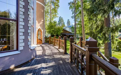 2-этажный коттедж 1 000 м² с отделкой