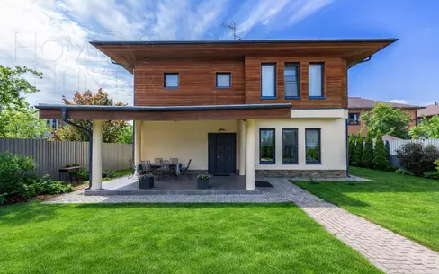 2-этажный коттедж 200 м² с отделкой