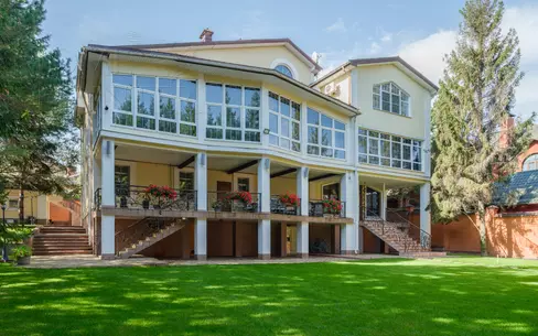 2-этажный коттедж 750 м² с отделкой