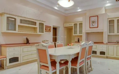 2-этажный коттедж 1 250 м² с отделкой