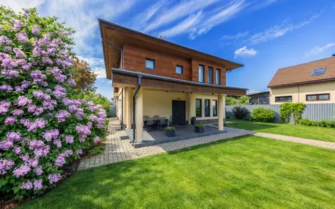 2-этажный коттедж 200 м² с отделкой