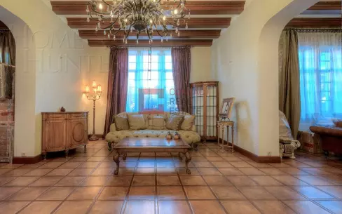 2-этажный коттедж 1 100 м² с отделкой