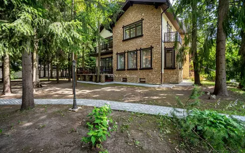 3-этажный коттедж 633 м² с отделкой