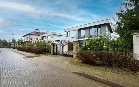 2-этажный коттедж 349.7 м² с отделкой