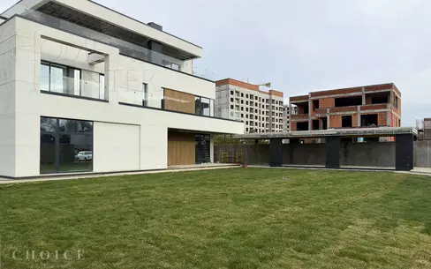 3-этажный коттедж 630 м² с отделкой