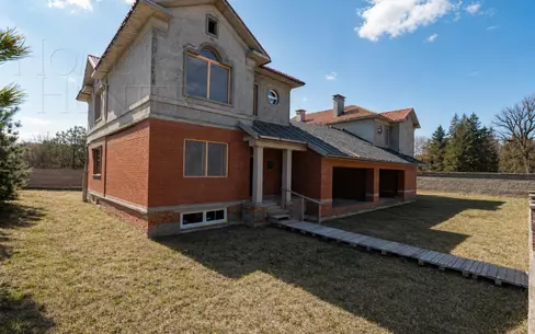2-этажный таунхаус 373 м² без отделки