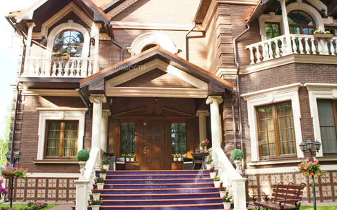 2-этажный коттедж 925 м² с отделкой