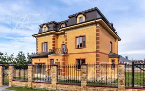 2-этажный коттедж 693.5 м² с отделкой