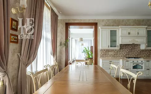 2-этажный коттедж 900 м² с отделкой