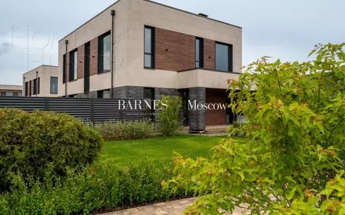 2-этажный коттедж 372 м² с отделкой