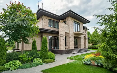 2-этажный коттедж 650 м² с отделкой