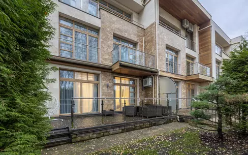 3-этажный таунхаус 290 м² с отделкой