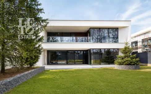 2-этажный коттедж 560 м² без отделки