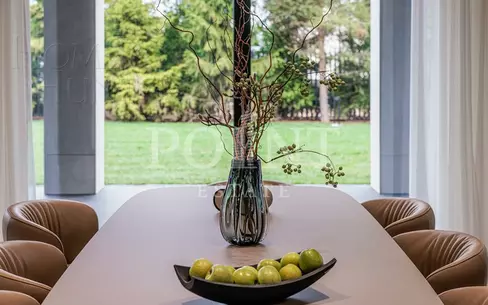 2-этажный коттедж 1 100 м² с отделкой