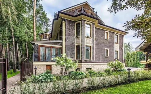 3-этажный коттедж 920 м² с отделкой
