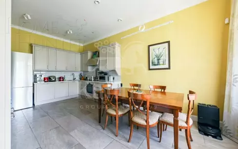 3-этажный таунхаус 240 м² с отделкой