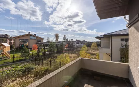 2-этажный коттедж 272 м² без отделки
