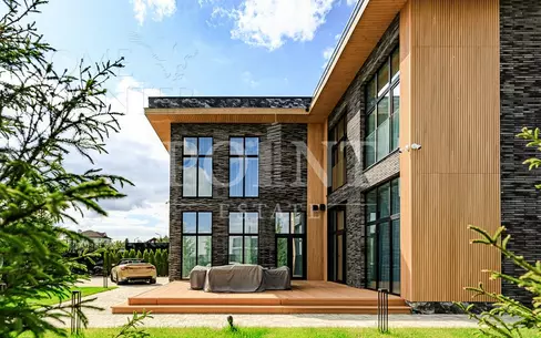 2-этажный коттедж 250 м² с отделкой