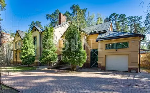 2-этажный коттедж 1 400 м² с отделкой