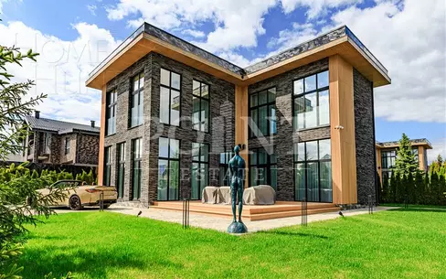 2-этажный коттедж 250 м² с отделкой
