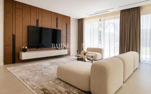 2-этажный коттедж 349.7 м² с отделкой