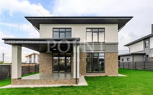 2-этажный коттедж 240 м² с отделкой