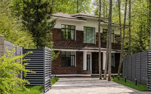 2-этажный коттедж 320 м² с отделкой