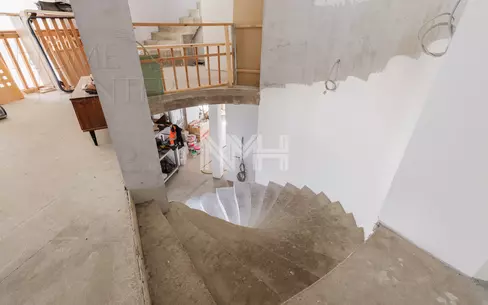 3-этажный коттедж 2 200 м² без отделки