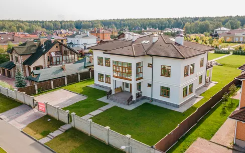 2-этажный коттедж 1 036 м² с отделкой