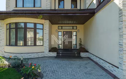 2-этажный коттедж 305.6 м² с отделкой